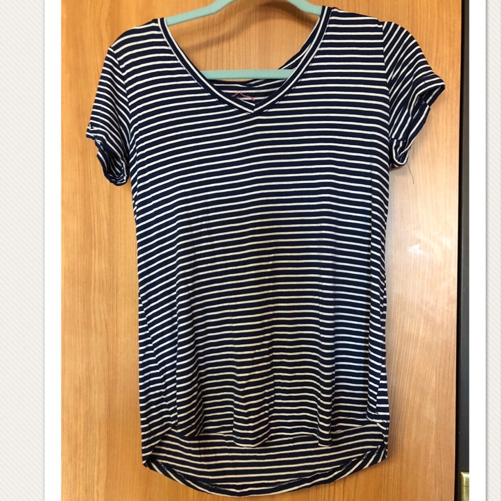 Size small soft and cozy top. Worn twice!
